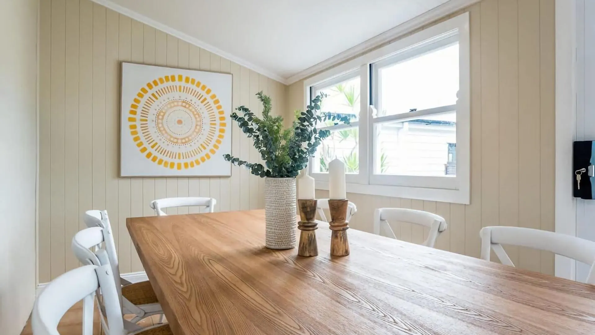 Elegant 4 Bedroom Residence With Entertaining Area Brisbane Australia