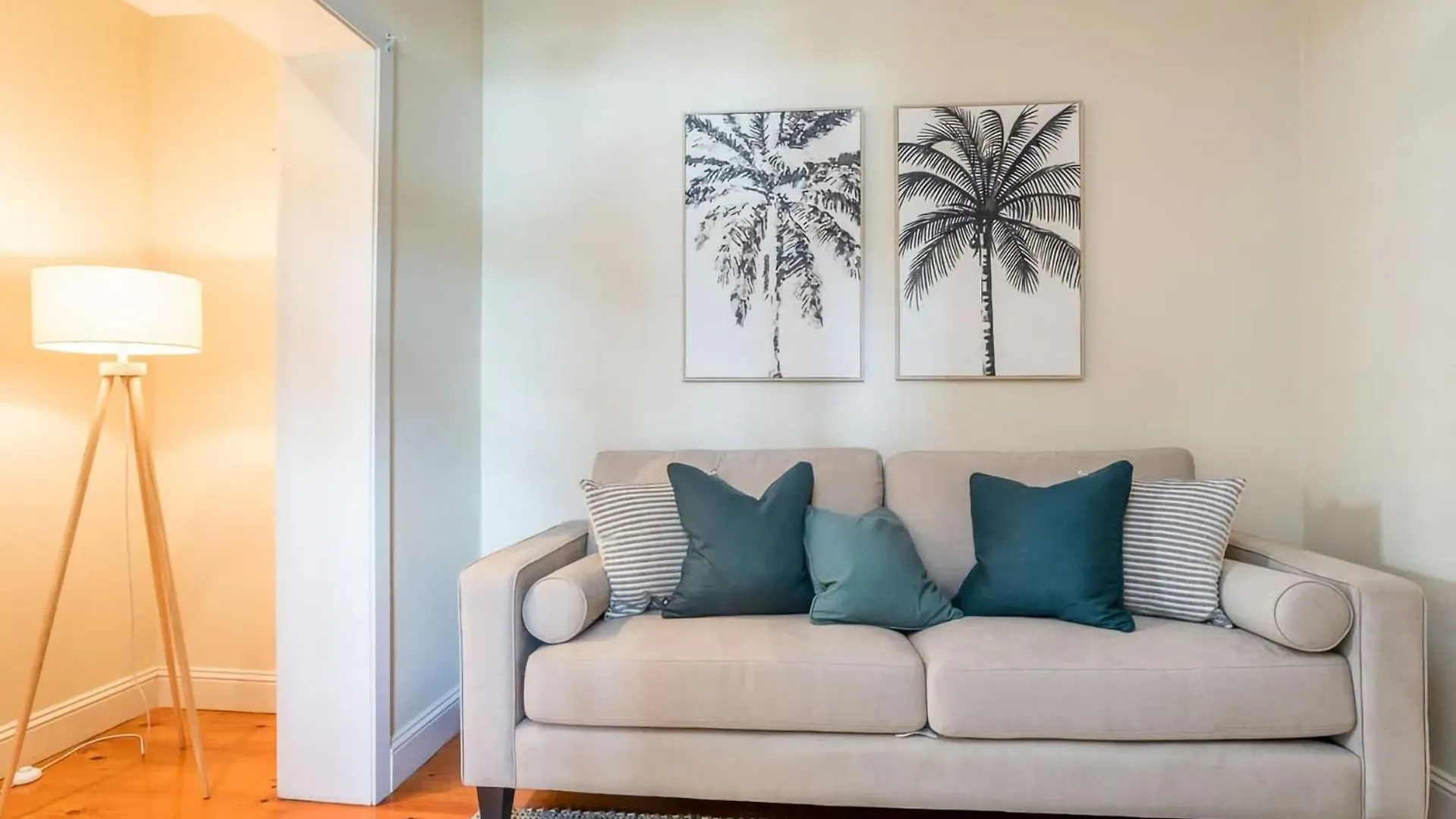 Elegant 4 Bedroom Residence With Entertaining Area Brisbane Holiday home